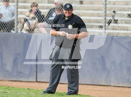 Thumbnail 3 in Serra vs La Salle photogallery.