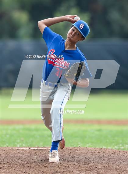 Thumbnail 1 in Serra vs La Salle photogallery.