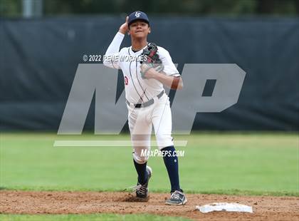 Thumbnail 3 in Serra vs La Salle photogallery.