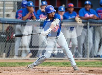 Thumbnail 3 in Serra vs La Salle photogallery.