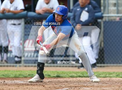 Thumbnail 3 in Serra vs La Salle photogallery.