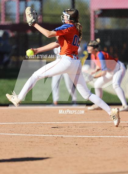 Thumbnail 1 in Legend vs. Cherokee Trail (CHSAA 5A 1st Round Playoff) photogallery.