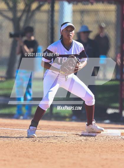 Thumbnail 3 in Legend vs. Cherokee Trail (CHSAA 5A 1st Round Playoff) photogallery.