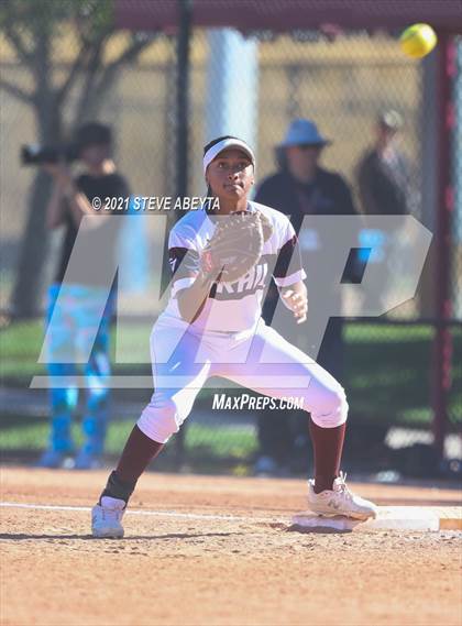 Thumbnail 2 in Legend vs. Cherokee Trail (CHSAA 5A 1st Round Playoff) photogallery.