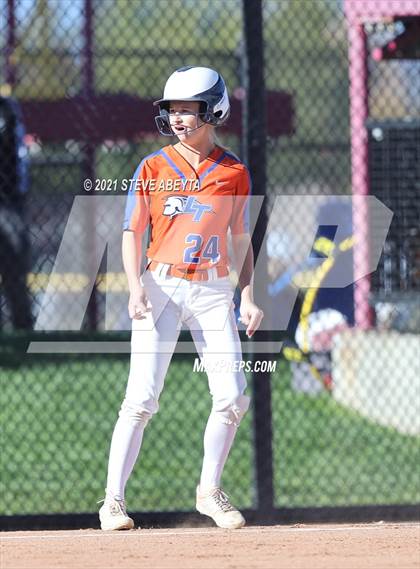 Thumbnail 1 in Legend vs. Cherokee Trail (CHSAA 5A 1st Round Playoff) photogallery.