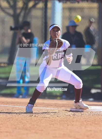 Thumbnail 3 in Legend vs. Cherokee Trail (CHSAA 5A 1st Round Playoff) photogallery.