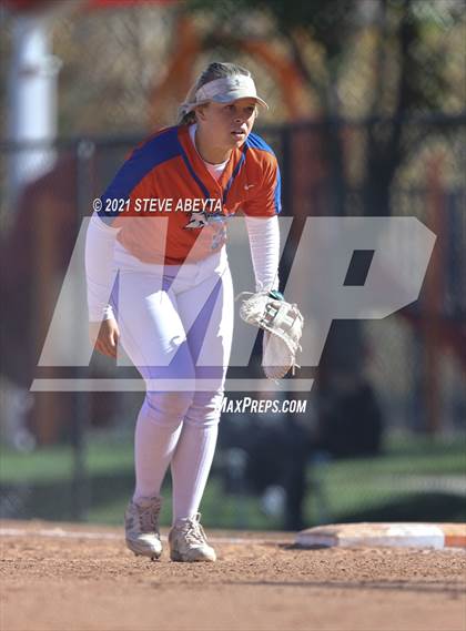 Thumbnail 1 in Legend vs. Cherokee Trail (CHSAA 5A 1st Round Playoff) photogallery.