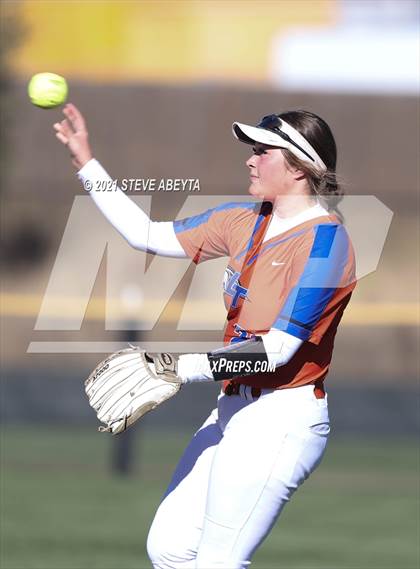Thumbnail 1 in Legend vs. Cherokee Trail (CHSAA 5A 1st Round Playoff) photogallery.