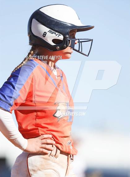 Thumbnail 3 in Legend vs. Cherokee Trail (CHSAA 5A 1st Round Playoff) photogallery.