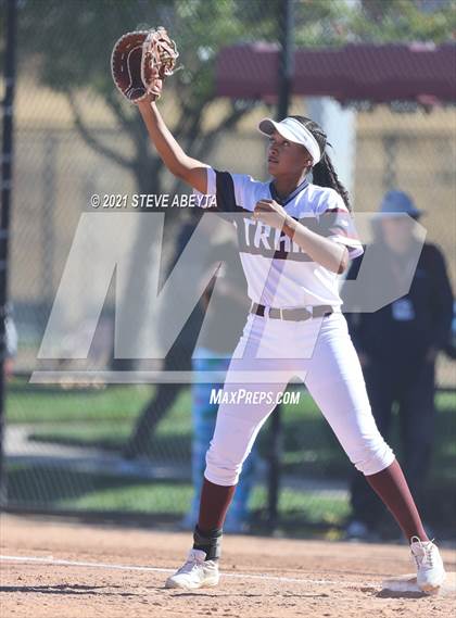Thumbnail 1 in Legend vs. Cherokee Trail (CHSAA 5A 1st Round Playoff) photogallery.