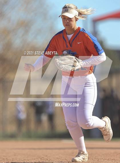 Thumbnail 2 in Legend vs. Cherokee Trail (CHSAA 5A 1st Round Playoff) photogallery.
