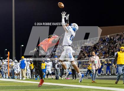 Thumbnail 2 in Chapel Hill vs. Kilgore (UIL 4A DI Regional Final) photogallery.