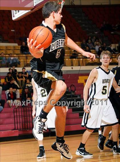 Thumbnail 1 in Liberty vs. Henrietta (Fantasy of Lights) photogallery.