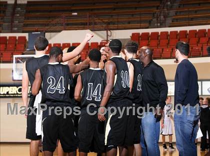 Thumbnail 1 in Liberty vs. Henrietta (Fantasy of Lights) photogallery.