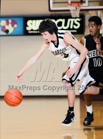 Thumbnail 2 in Liberty vs. Henrietta (Fantasy of Lights) photogallery.
