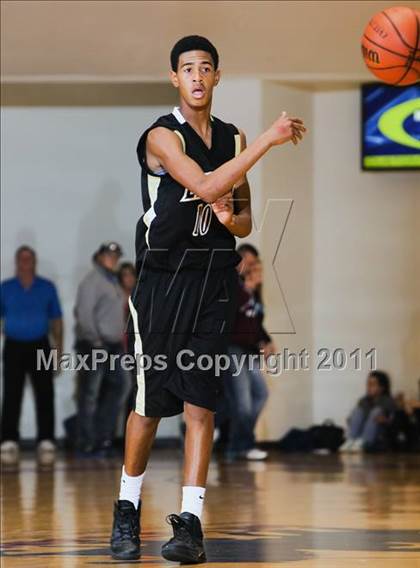 Thumbnail 1 in Liberty vs. Henrietta (Fantasy of Lights) photogallery.