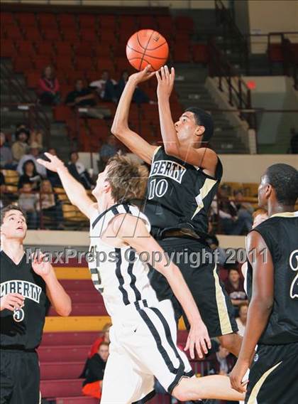 Thumbnail 1 in Liberty vs. Henrietta (Fantasy of Lights) photogallery.