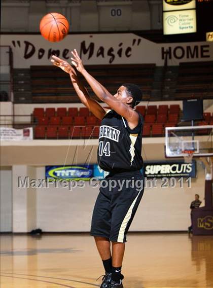 Thumbnail 3 in Liberty vs. Henrietta (Fantasy of Lights) photogallery.
