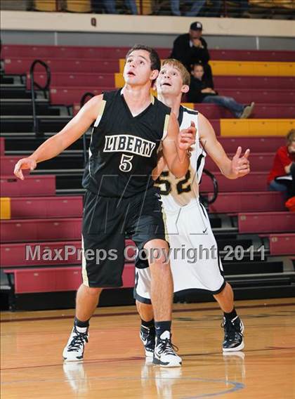 Thumbnail 3 in Liberty vs. Henrietta (Fantasy of Lights) photogallery.