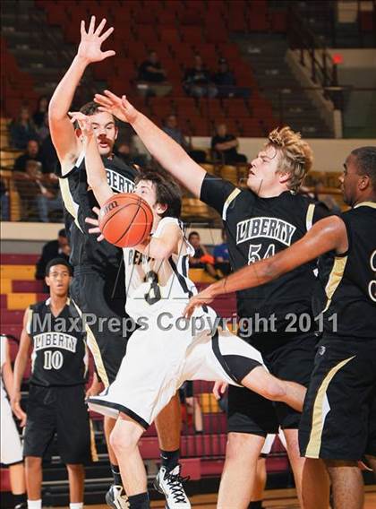 Thumbnail 3 in Liberty vs. Henrietta (Fantasy of Lights) photogallery.