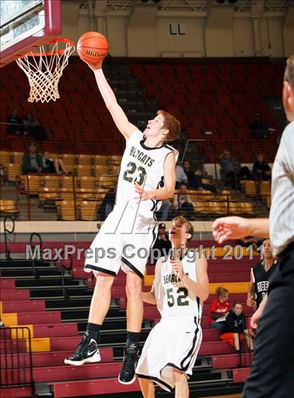 Thumbnail 1 in Liberty vs. Henrietta (Fantasy of Lights) photogallery.