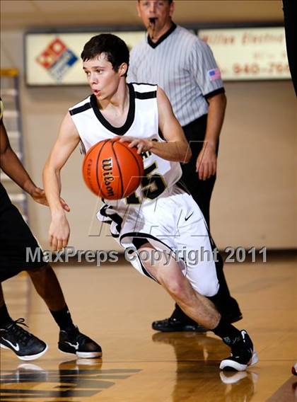Thumbnail 1 in Liberty vs. Henrietta (Fantasy of Lights) photogallery.