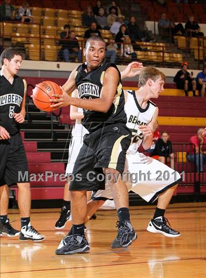 Thumbnail 2 in Liberty vs. Henrietta (Fantasy of Lights) photogallery.