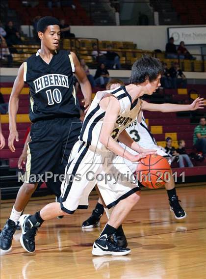 Thumbnail 2 in Liberty vs. Henrietta (Fantasy of Lights) photogallery.