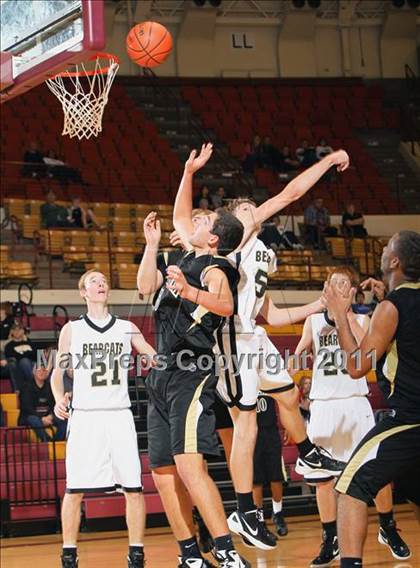 Thumbnail 2 in Liberty vs. Henrietta (Fantasy of Lights) photogallery.