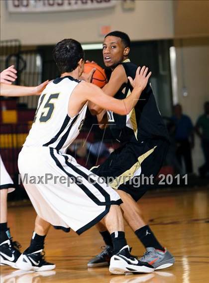 Thumbnail 3 in Liberty vs. Henrietta (Fantasy of Lights) photogallery.