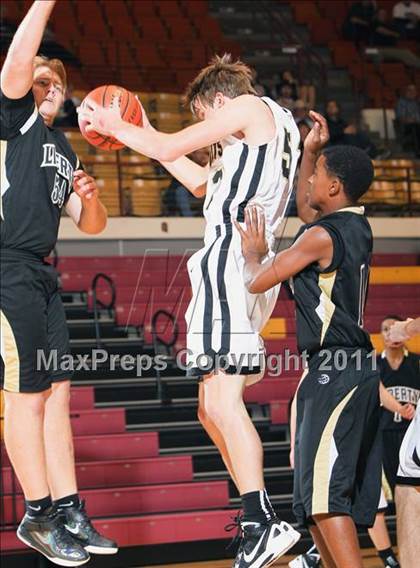 Thumbnail 3 in Liberty vs. Henrietta (Fantasy of Lights) photogallery.