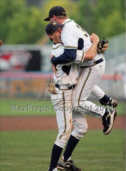 Thumbnail 1 in Menlo vs. Santa Cruz (CIF CCS D3 Final) photogallery.