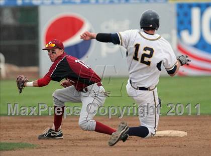 Thumbnail 2 in Menlo vs. Santa Cruz (CIF CCS D3 Final) photogallery.