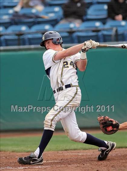 Thumbnail 3 in Menlo vs. Santa Cruz (CIF CCS D3 Final) photogallery.