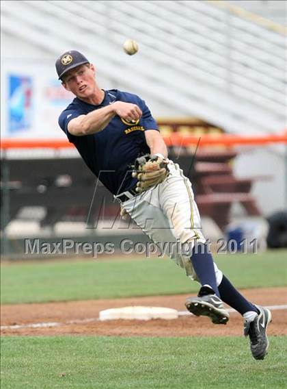 Thumbnail 1 in Menlo vs. Santa Cruz (CIF CCS D3 Final) photogallery.