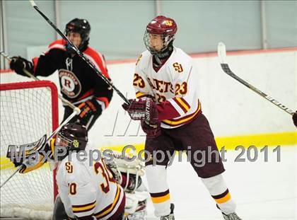Thumbnail 3 in Ridgefield vs. St. Joseph (CIAC Division 1 Quarterfinal) photogallery.