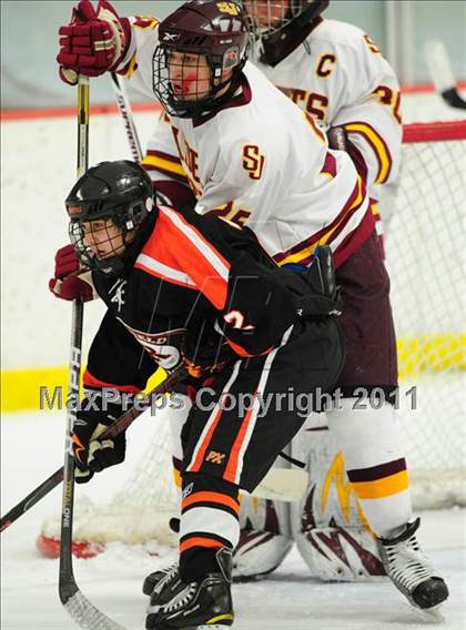 Thumbnail 3 in Ridgefield vs. St. Joseph (CIAC Division 1 Quarterfinal) photogallery.