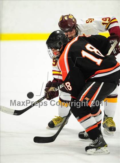 Thumbnail 2 in Ridgefield vs. St. Joseph (CIAC Division 1 Quarterfinal) photogallery.
