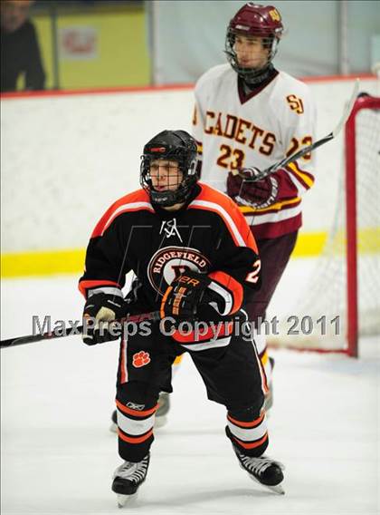 Thumbnail 2 in Ridgefield vs. St. Joseph (CIAC Division 1 Quarterfinal) photogallery.