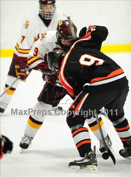 Thumbnail 3 in Ridgefield vs. St. Joseph (CIAC Division 1 Quarterfinal) photogallery.