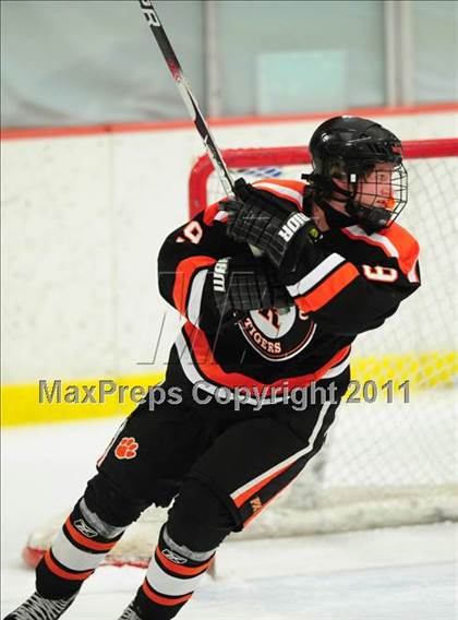 Thumbnail 3 in Ridgefield vs. St. Joseph (CIAC Division 1 Quarterfinal) photogallery.