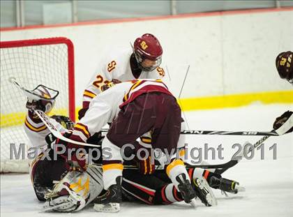Thumbnail 3 in Ridgefield vs. St. Joseph (CIAC Division 1 Quarterfinal) photogallery.