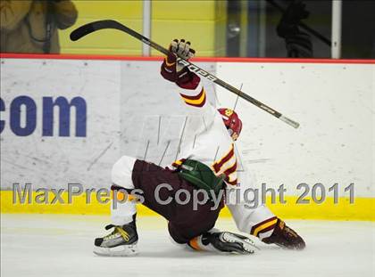 Thumbnail 2 in Ridgefield vs. St. Joseph (CIAC Division 1 Quarterfinal) photogallery.