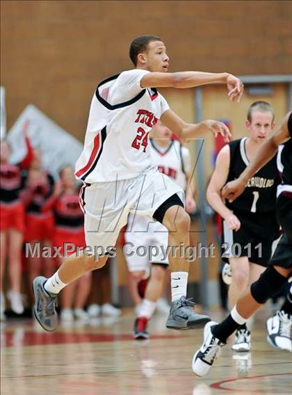 Thumbnail 3 in Antelope vs. Woodcreek (CIF State NorCal D2 Semifinal) photogallery.
