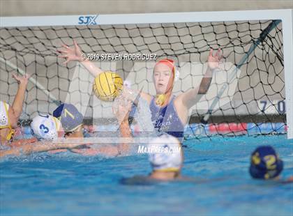 Thumbnail 2 in Soquel vs. Clovis (CIF D2 Norcal Regional Finals) photogallery.