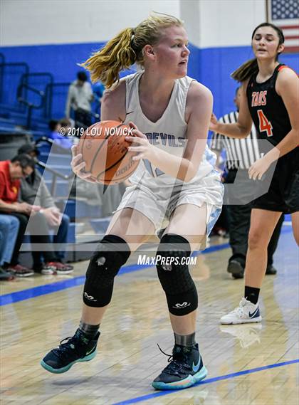 Thumbnail 2 in Sandia Prep vs. Taos photogallery.
