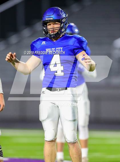 Thumbnail 2 in Wolfe City vs. Tom Bean (UIL 2A-1 Region II Bi-District Playoff) photogallery.