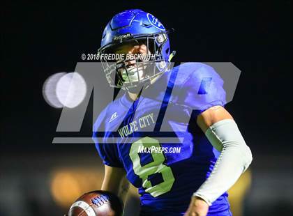 Thumbnail 3 in Wolfe City vs. Tom Bean (UIL 2A-1 Region II Bi-District Playoff) photogallery.