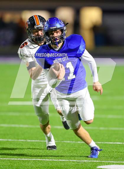 Thumbnail 2 in Wolfe City vs. Tom Bean (UIL 2A-1 Region II Bi-District Playoff) photogallery.