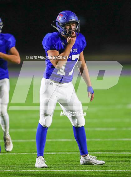 Thumbnail 2 in Wolfe City vs. Tom Bean (UIL 2A-1 Region II Bi-District Playoff) photogallery.